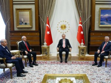 Cumhurbaşkanı Erdoğan; AK Parti, CHP ve MHP Genel Başkanlarını Beştepe’de kabul etti.