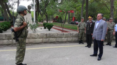 Edirne Valisi Özdemir, Hudut Karakollarında Nöbet Tutan Mehmetçiklerle Bayramlaştı
