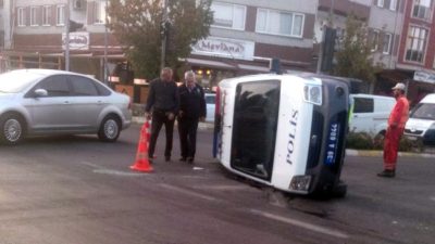 Lüleburgaz’da Minibüs ile Polis Aracı Çarpıştı: 2 Yaralı