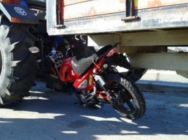 Kasksız Motosiklet Sürücüsü Kazada Ağır Yaralandı