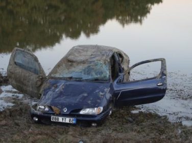Otomobil Baraj Göletine Düştü: 5 Yaralı
