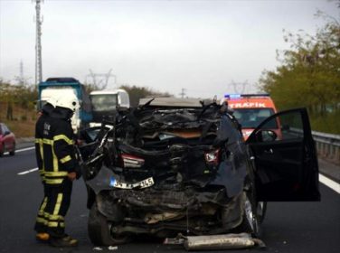 Tekirdağ Tır’ın Çarptığı Otomobildeki 2 Kişi Yaralandı