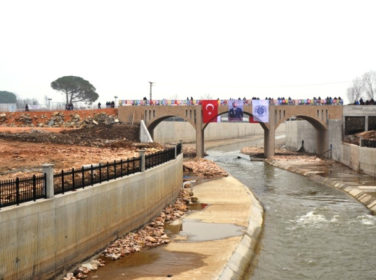 Biga’da Avcılar Köprüsü Araç ve Yaya Trafiğine Açıldı