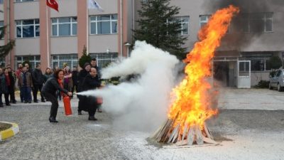 Lüleburgaz Meslek Yüksek Okulunda Yangın Tatbikatı