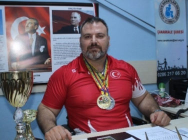 Bilek Güreşi Sporcuları Çanakkale’ye Madalyalarla Döndü