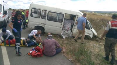 Edirne’de Tarım İşçilerini Taşıyan Minibüs Takla Attı: 7 Yaralı