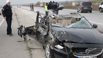 Kırklareli’de Otomobil TIR’a Çarptı: 3 Ölü, 3 Yaralı